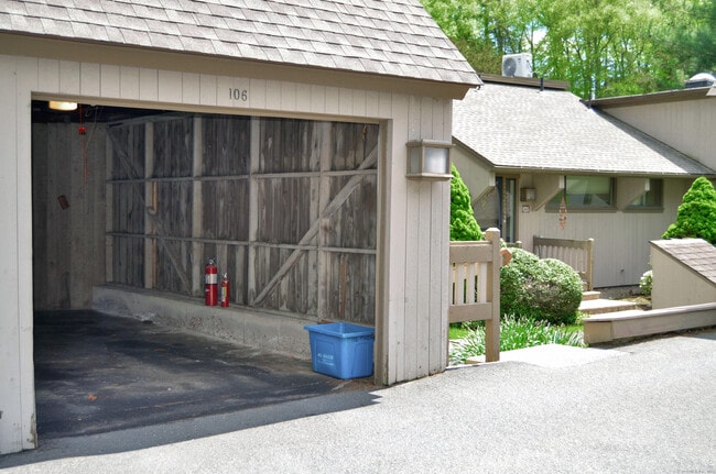 Building Photo - 106 Mallard Dr