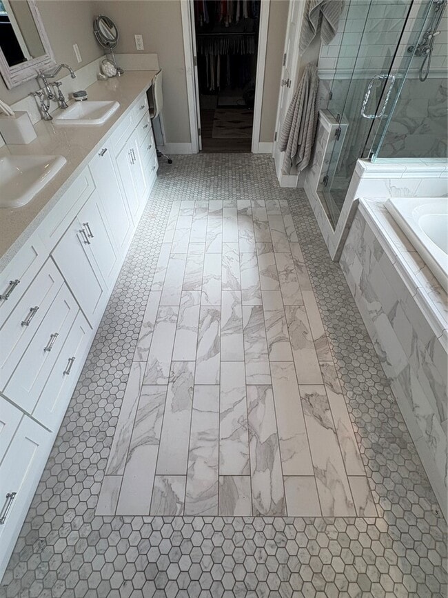 Building Photo - 15471 Victoria