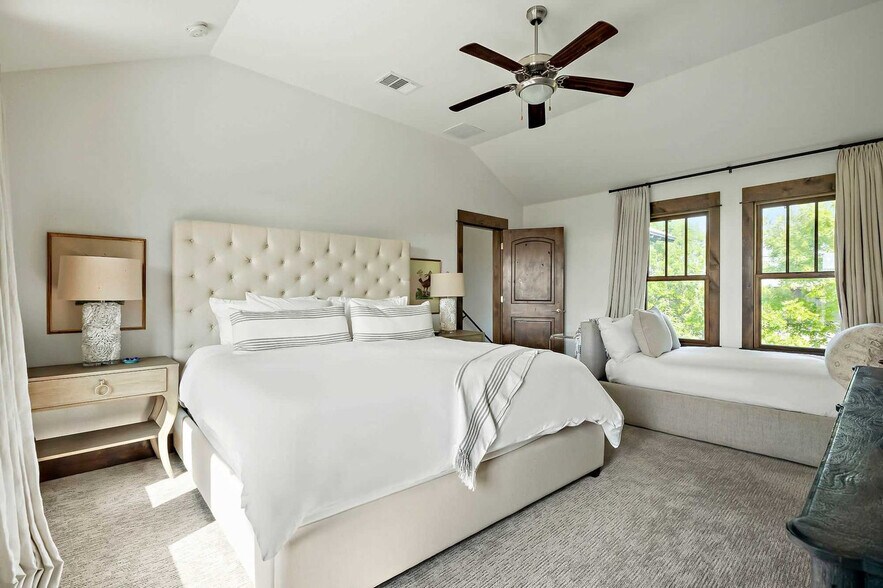 Building Photo - 19221 Lost Tree