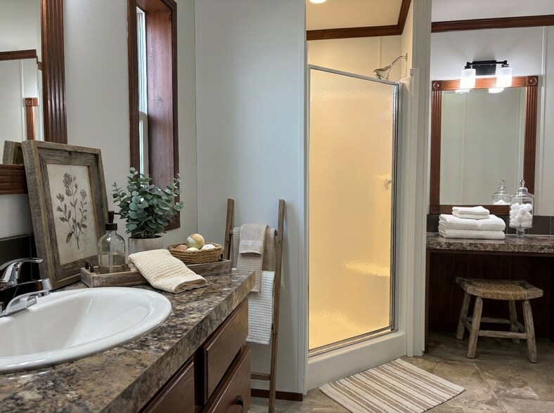 Building Photo - 2461 Sunset Dr