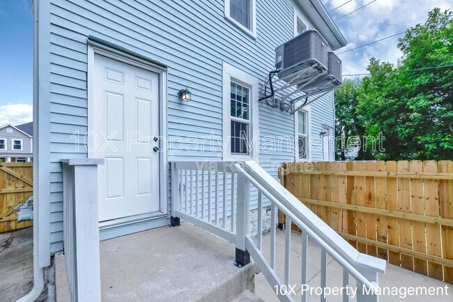 Building Photo - 207 N 22nd St