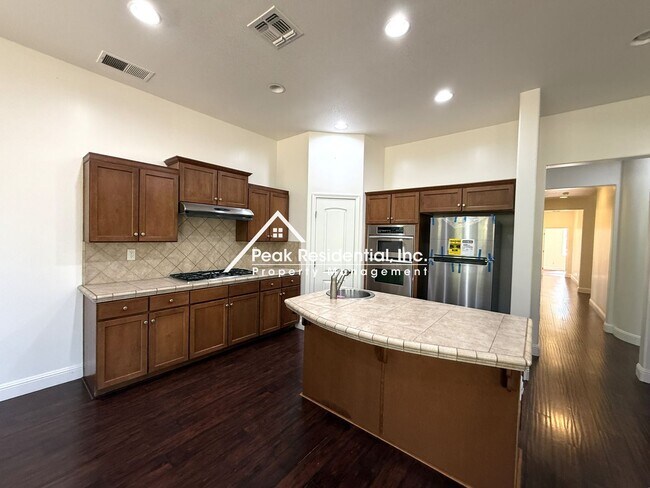Building Photo - Charming 4 bedroom 2 bathroom home in Elk Grove!