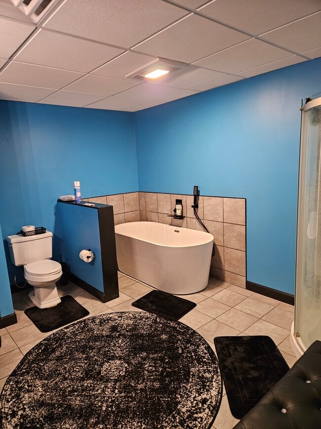 Building Photo - 5724 Lake Rd