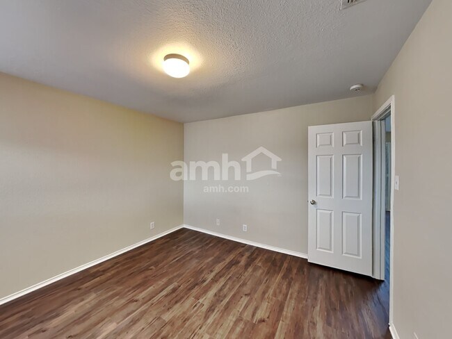 Building Photo - 24707 Hickory Meadow