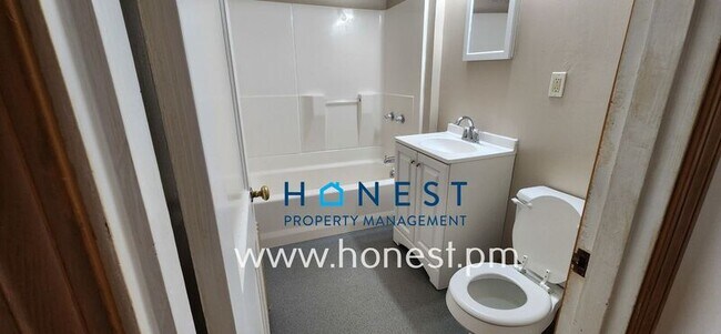 Building Photo - 4 Pierce St