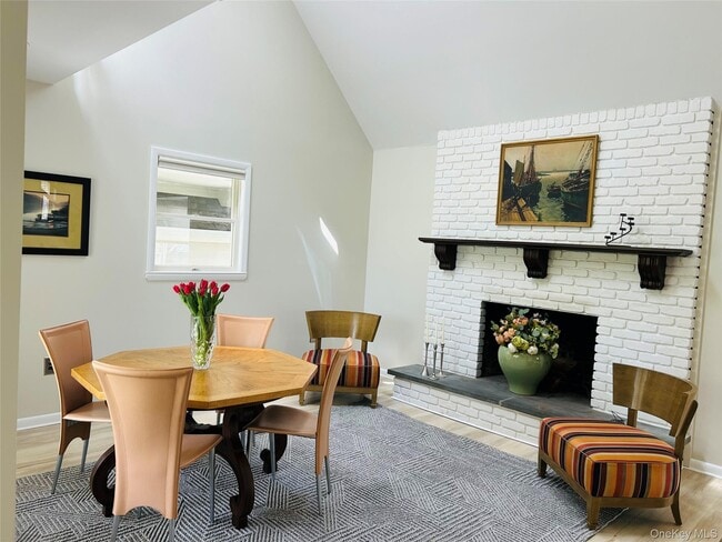 Building Photo - 465 Tarpon Dr