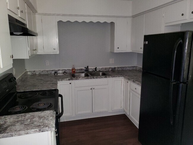 Building Photo - 819 Ridge Rd