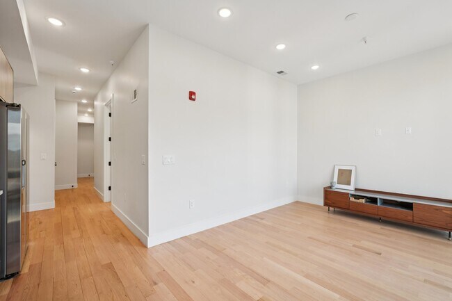 Building Photo - 431 Palisade Ave