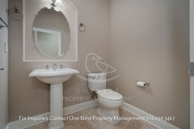 Building Photo - Fantastic - one of a kind 5 bdrm 4 bth hom...