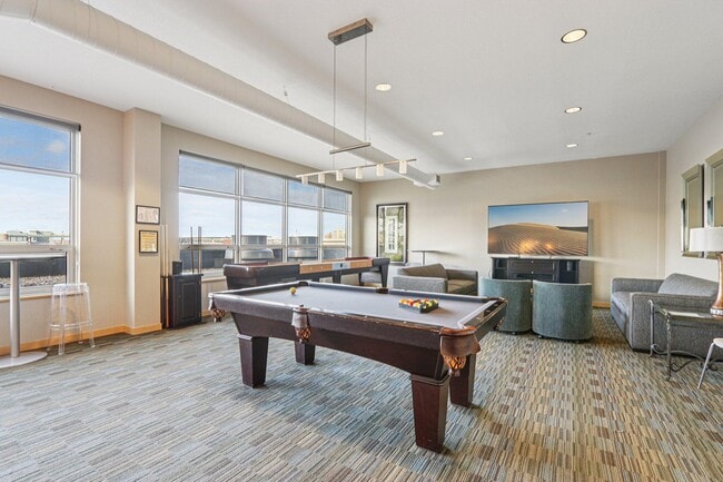 Building Photo - 106 W Seeboth St