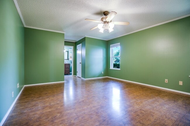 Building Photo - 2713 Canyon Creek Dr