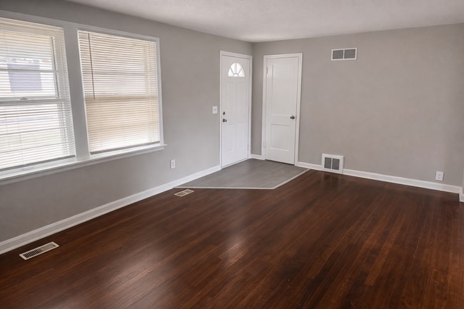 Building Photo - Cute Three Bedroom Home