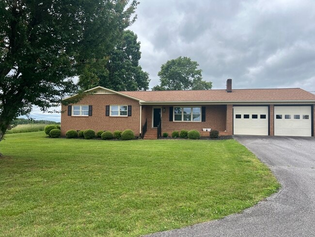 Building Photo - 131 Tokie Ln