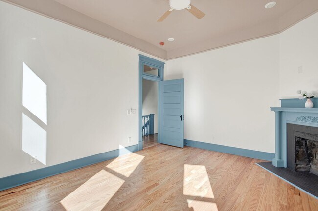 Building Photo - Eastside Beauty