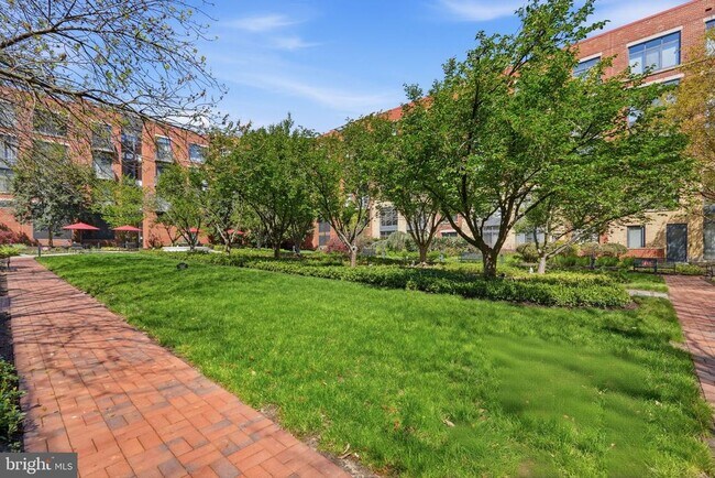 Building Photo - 520 John Carlyle St