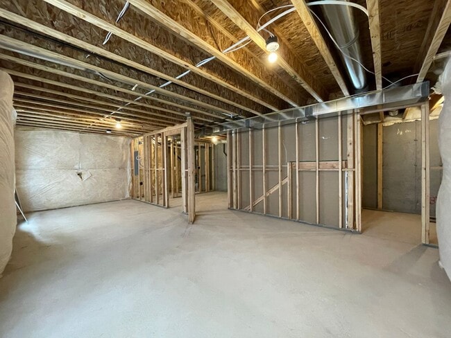 Building Photo - Sleek Townhome at Mountain Ridge!
