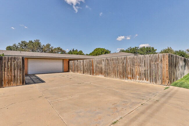 Building Photo - 2601 33rd St
