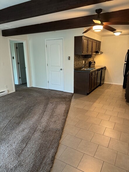 Kitchen - 1614 N Parkway Dr