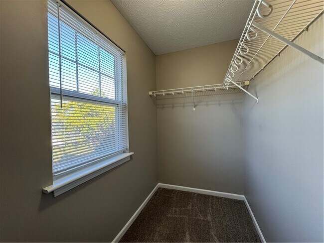 Building Photo - 749 Royal Sunset Dr