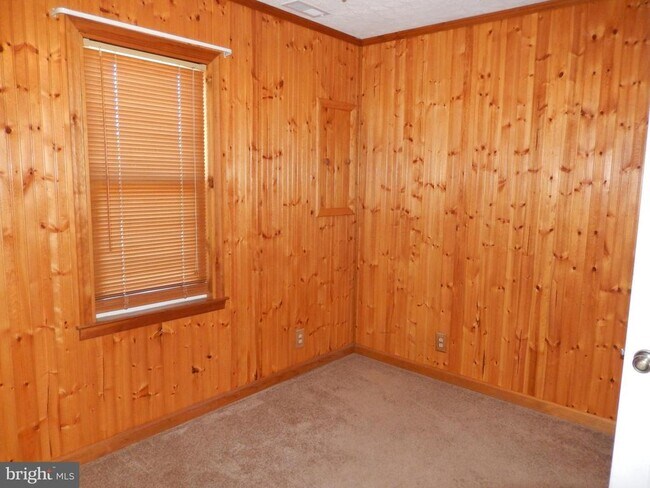 Building Photo - 16226 Little Ferry Rd