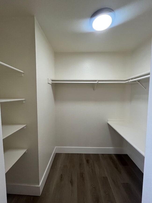 Building Photo - UNDER NEW MANAGEMENT!!! MOVE IN READY!!