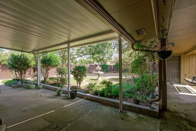 Building Photo - 131 Kingston Dr