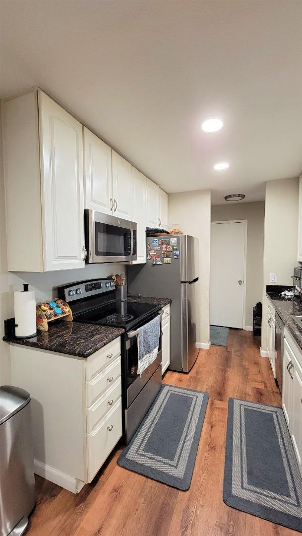 Building Photo - 680 Dartmore Ln