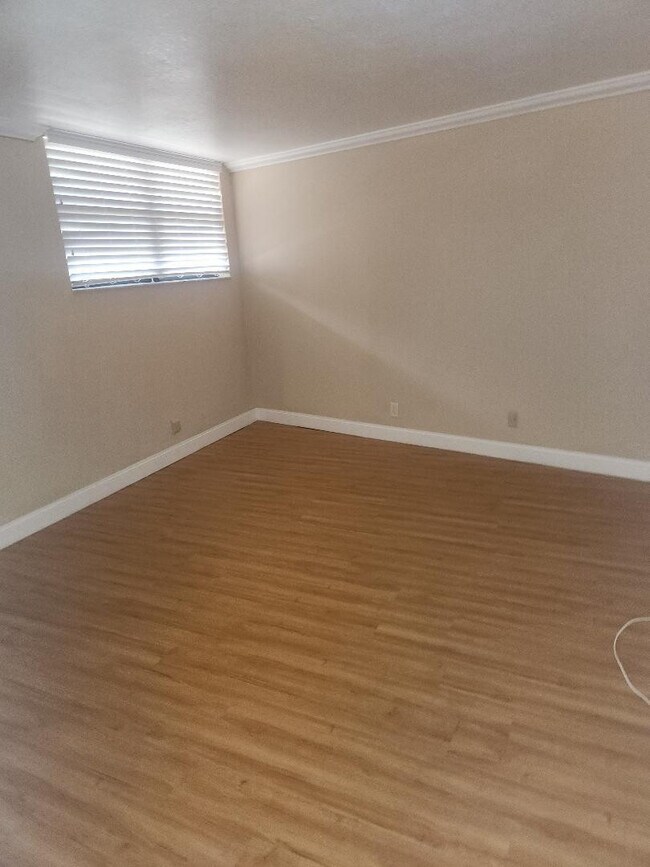 Building Photo - 114 Lake Emerald Dr