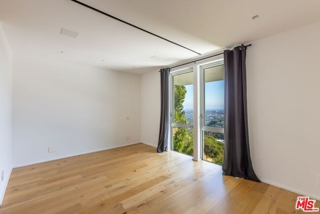 Building Photo - 1853 Sunset Plaza Dr