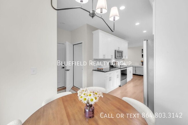 Building Photo - 713 Rockcliff St