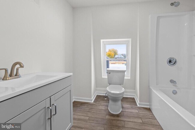 Building Photo - 819 11th Ave