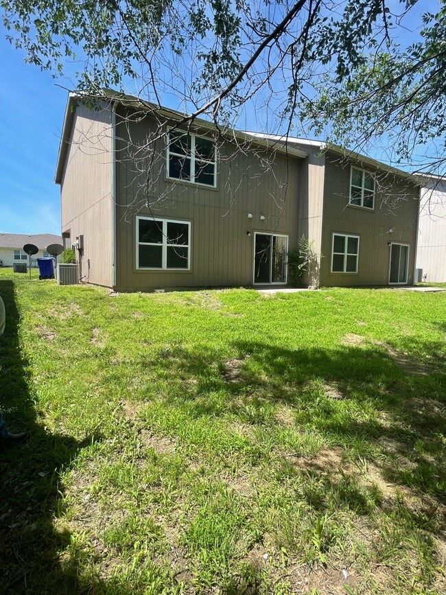 Building Photo - 2606 Deerfield Blvd
