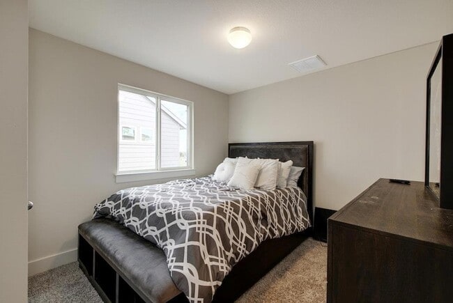 Building Photo - 413 White Steppe Way