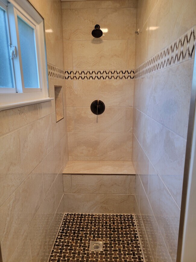 Building Photo - 1107 N Pegram St