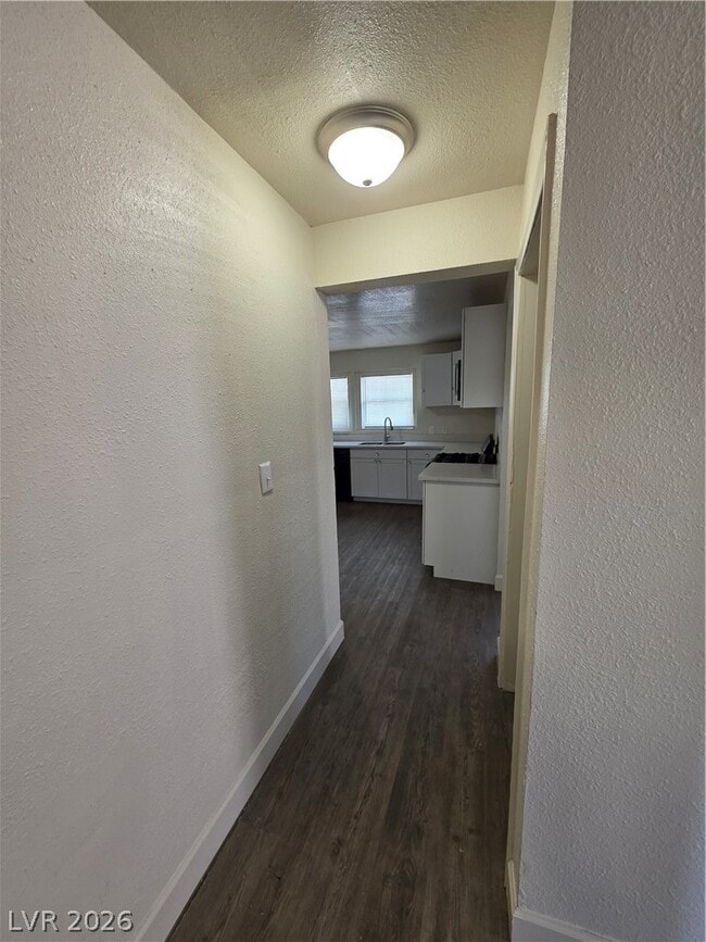 Building Photo - 1590 Mustang Dr