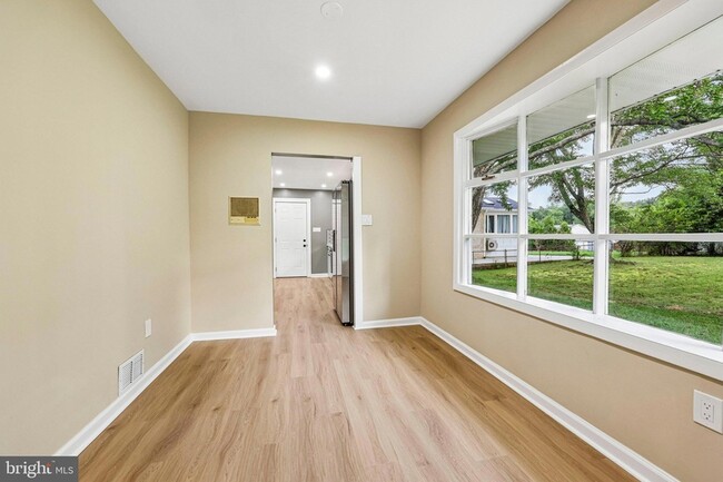 Building Photo - 7200 Vellex Ln