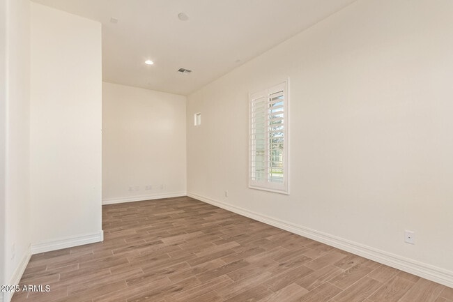 Building Photo - 2065 E Gemini Pl