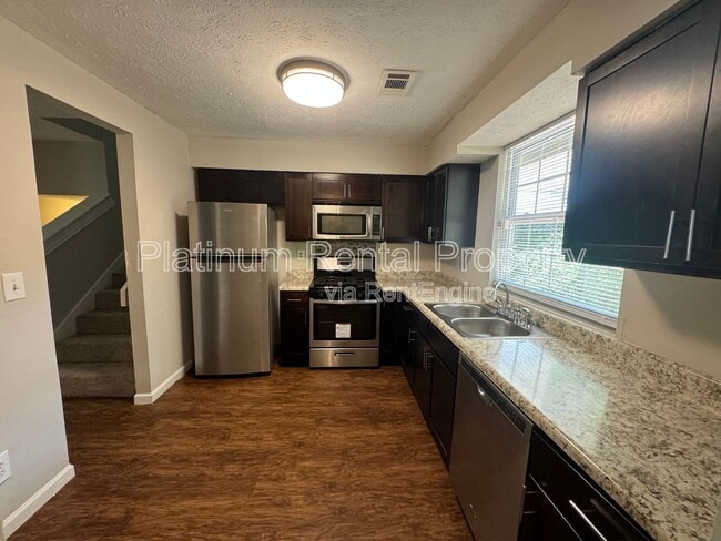 Building Photo - 270 Splitwood Ln