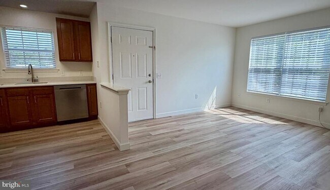 Building Photo - 28 Sequoia Dr