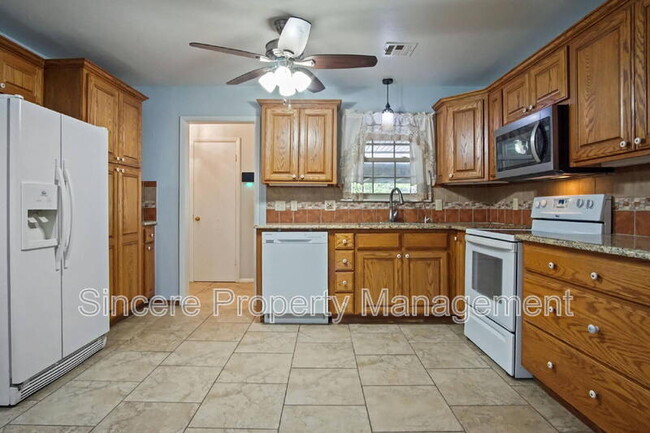 Building Photo - 2321 N Peniel Ave