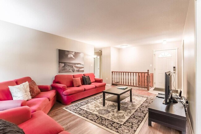 Building Photo - Beautiful 3 Bed Ranch Home with Finished B...