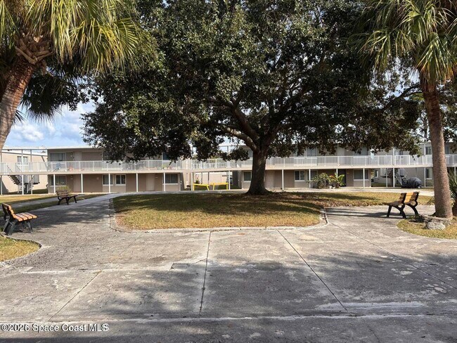 Building Photo - 800 N Fiske Blvd