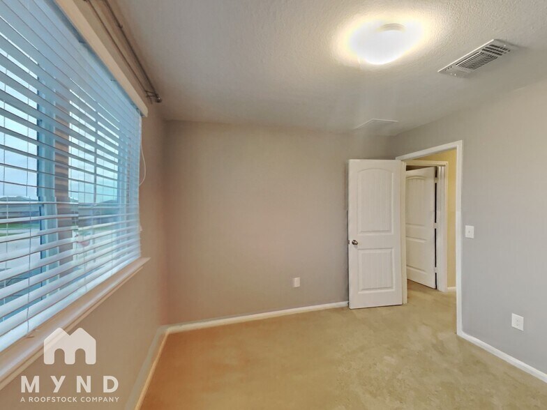 Building Photo - 12213 Waterford Run Way