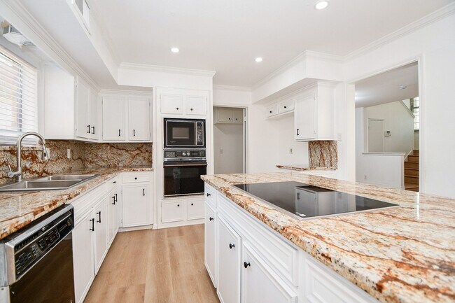 Building Photo - 11907 Pepperdine Ln