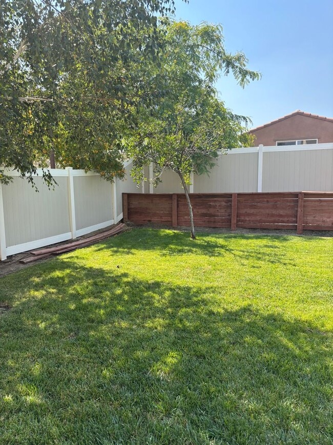 Building Photo - Beautiful 4- Bedroom Home