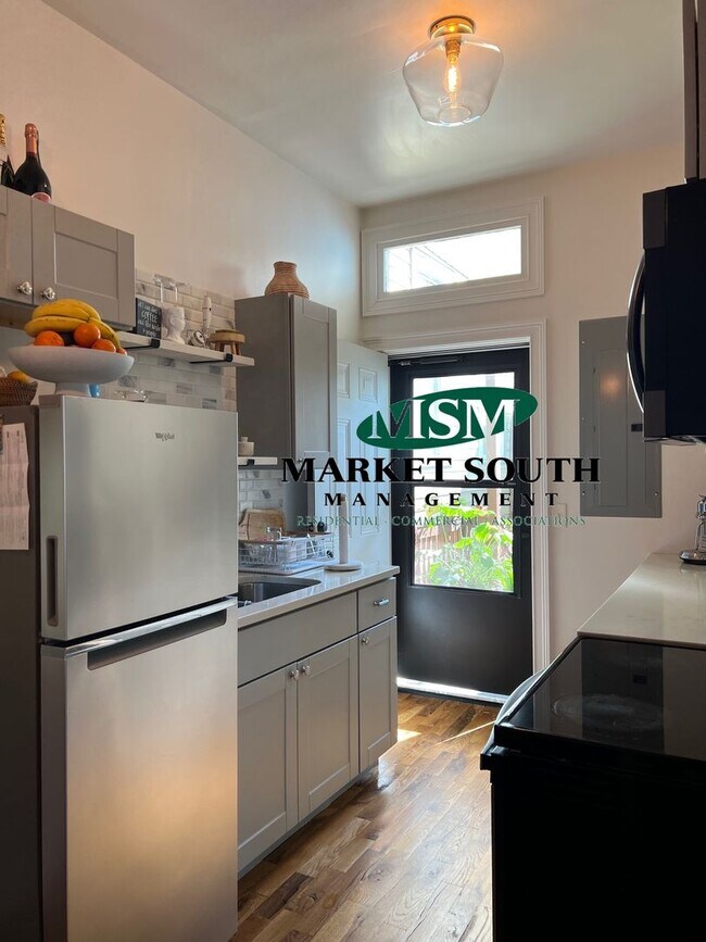 Building Photo - GORGEOUS UNIT NEAR STARLAND/SCAD