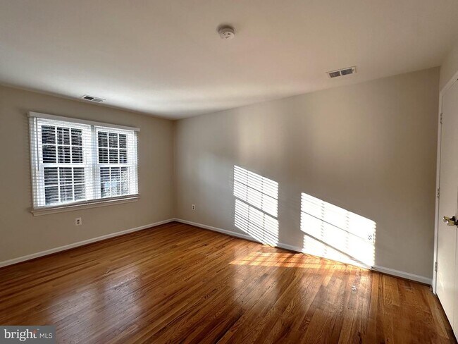 Building Photo - 9612 Whitecedar Ct