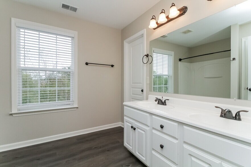 Building Photo - 7883 Rainey Dr