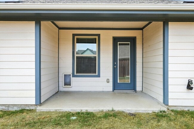 Building Photo - 11112 W Pond Dr
