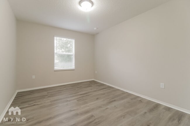 Building Photo - 2724 Breezy Meadow Rd